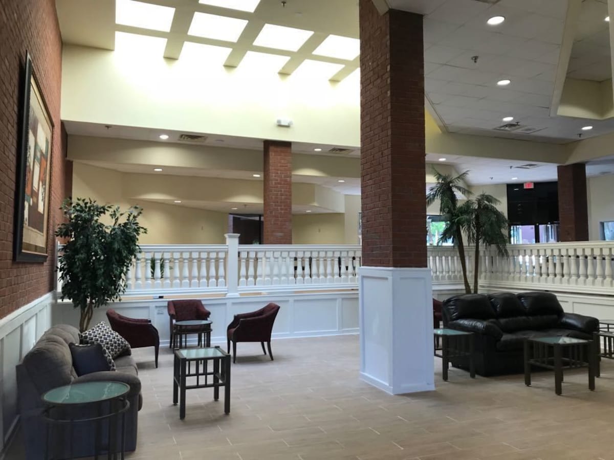 Days Inn & Suites by Wyndham Tallahassee Conf Center I-10 - Photo 1