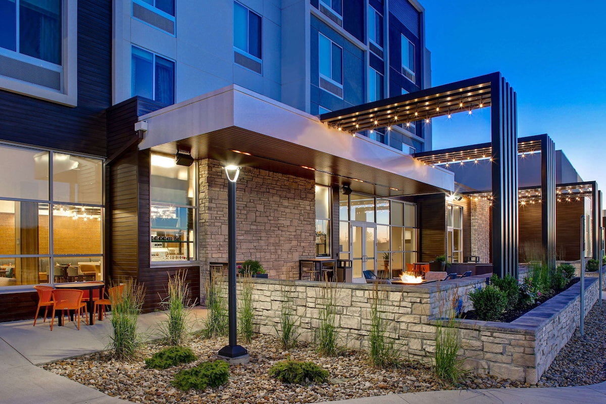 Hilton Garden Inn Cedar Rapids - Photo 1