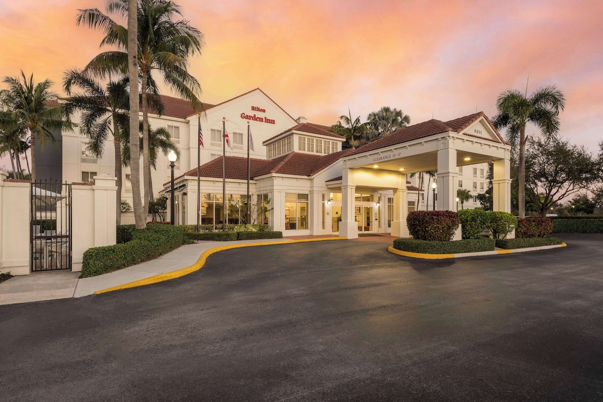 Hilton Garden Inn Boca Raton - Photo 1