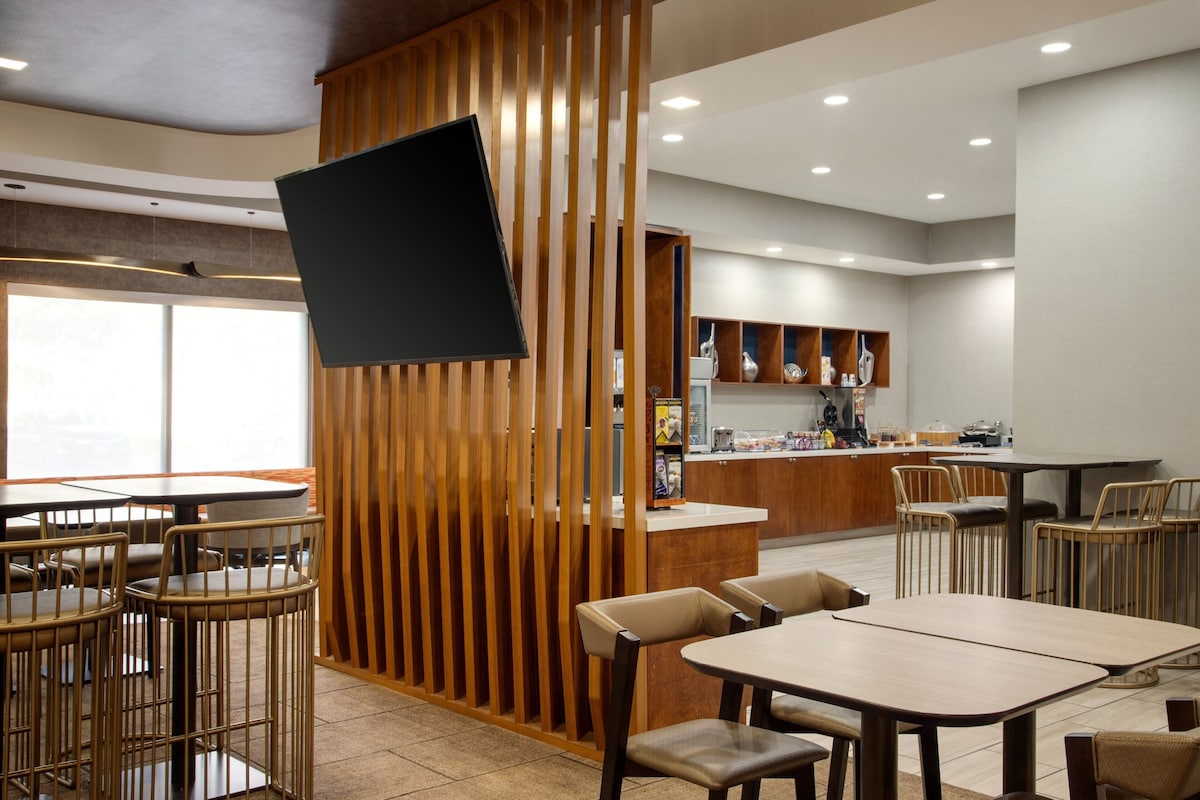 SpringHill Suites by Marriott Tulsa - Photo 1