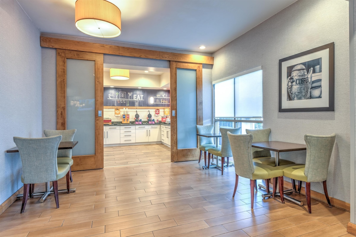 Hampton Inn Phoenix-Midtown-Downtown Area - Photo 1