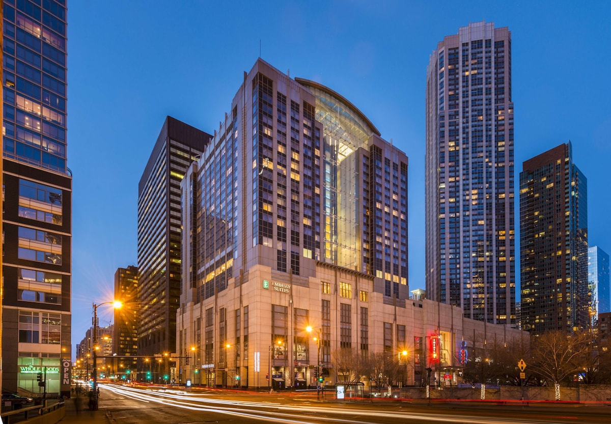 Embassy Suites by Hilton Chicago Downtown Magnificent Mile - Photo 1