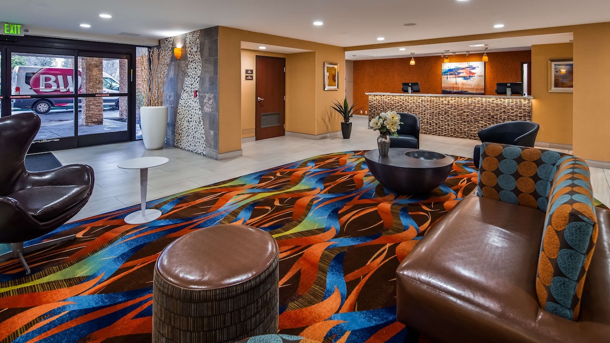 Best Western Plus Fresno Airport Hotel - Photo 1