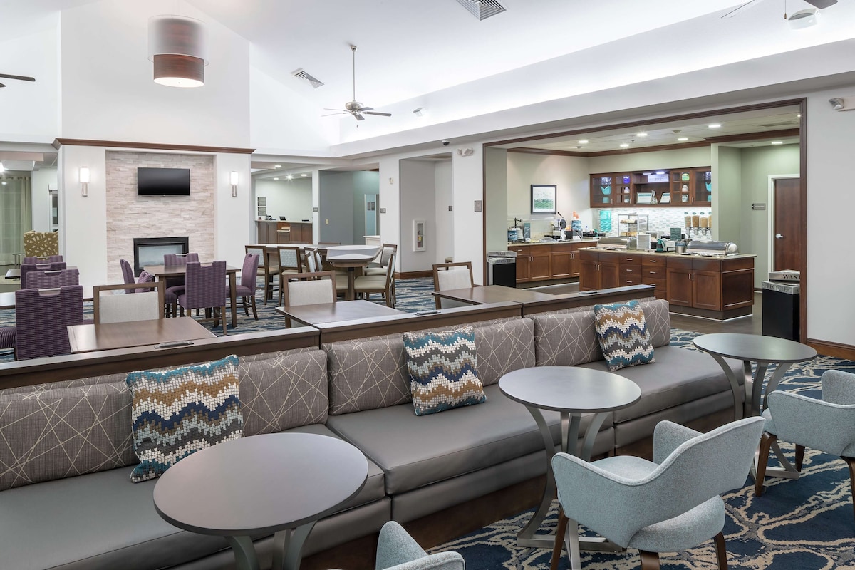 Homewood Suites by Hilton Fresno Airport/Clovis, CA - Photo 1