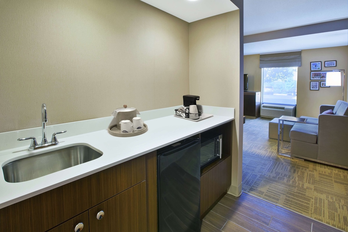 Hampton Inn Commerce Novi - Photo 1