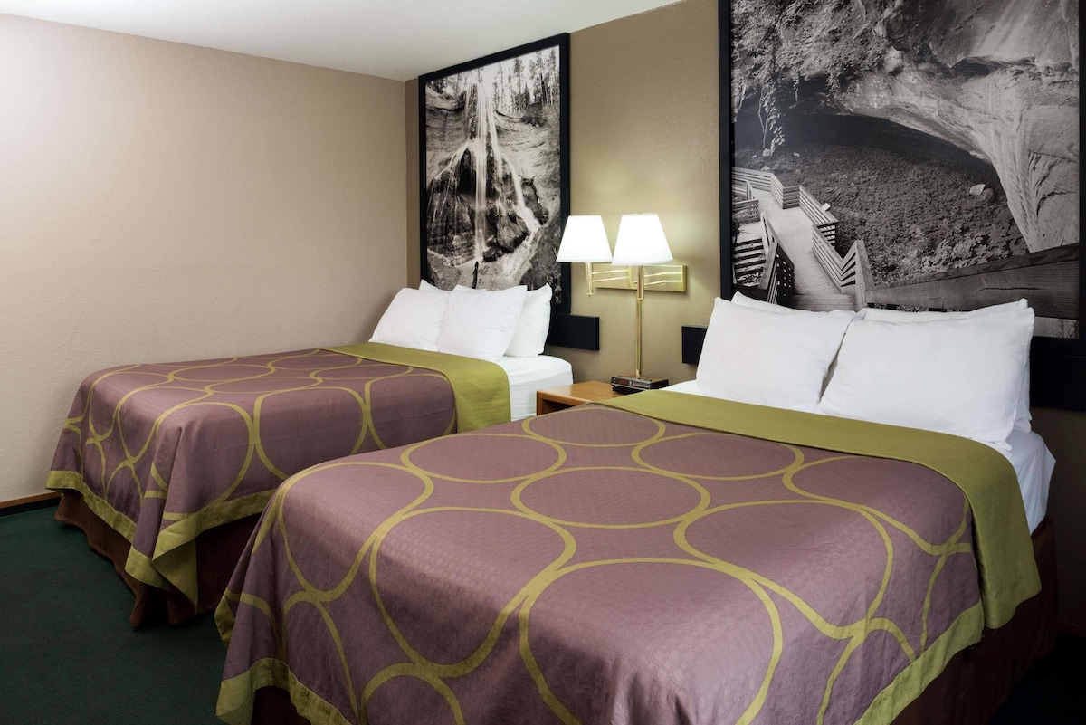Super 8 by Wyndham Omaha NE - Photo 1