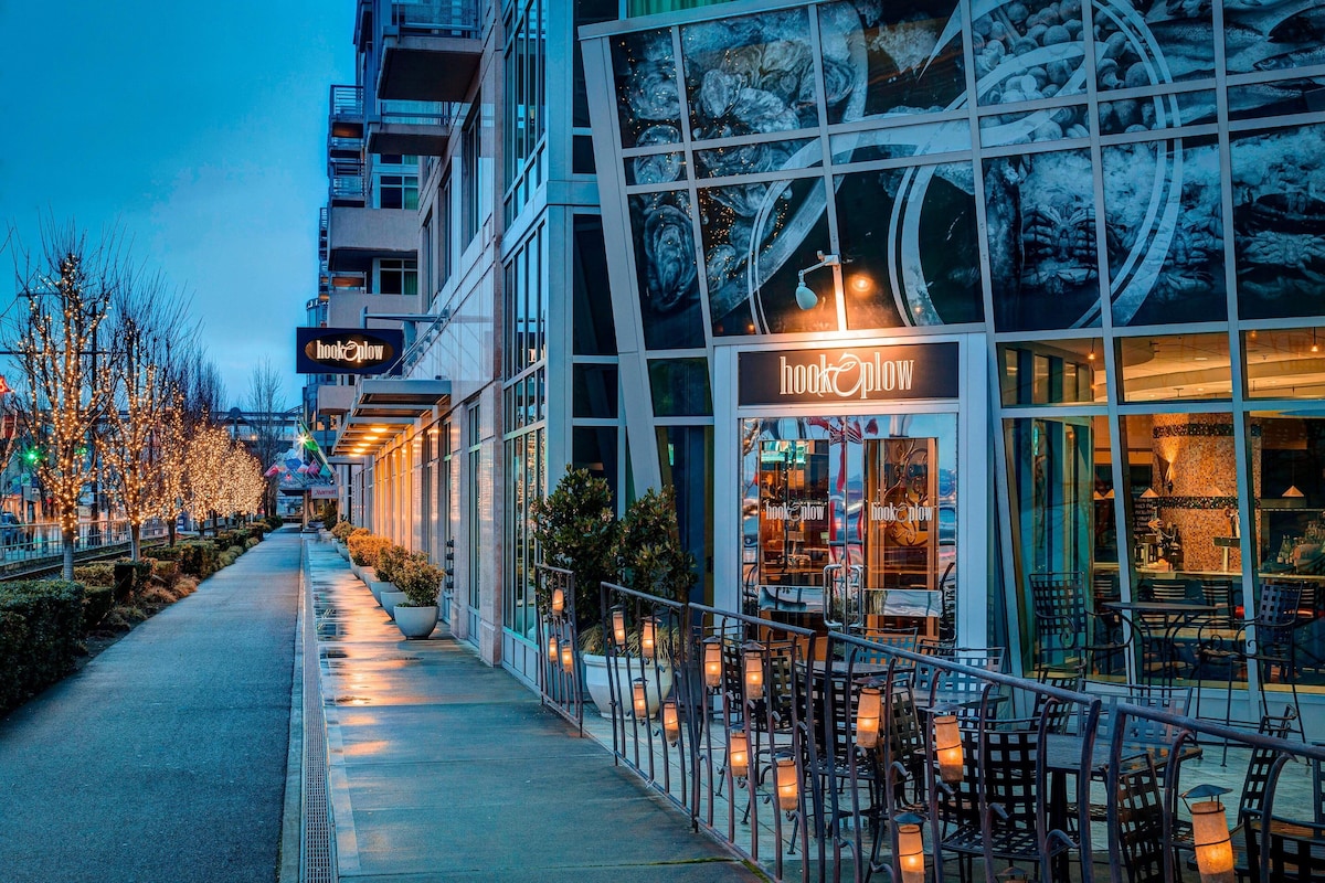Seattle Marriott Waterfront - Photo 1