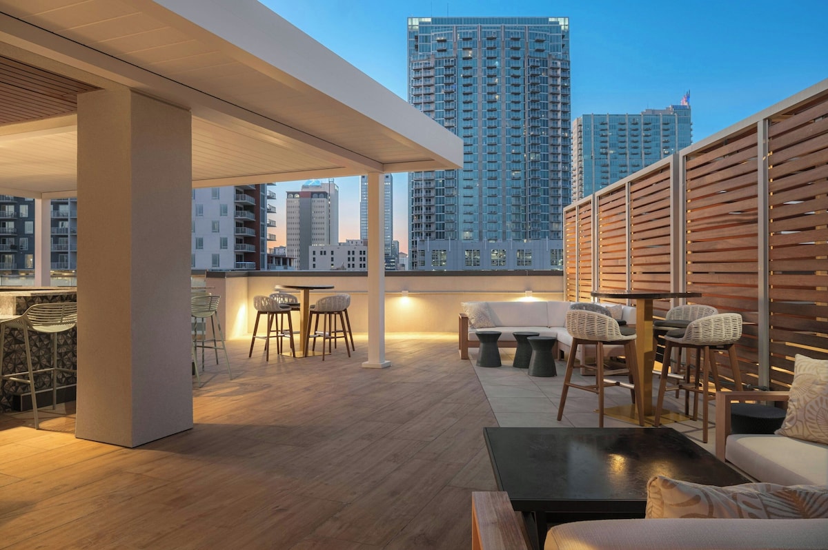 SpringHill Suites by Marriott Tampa Downtown - Photo 1