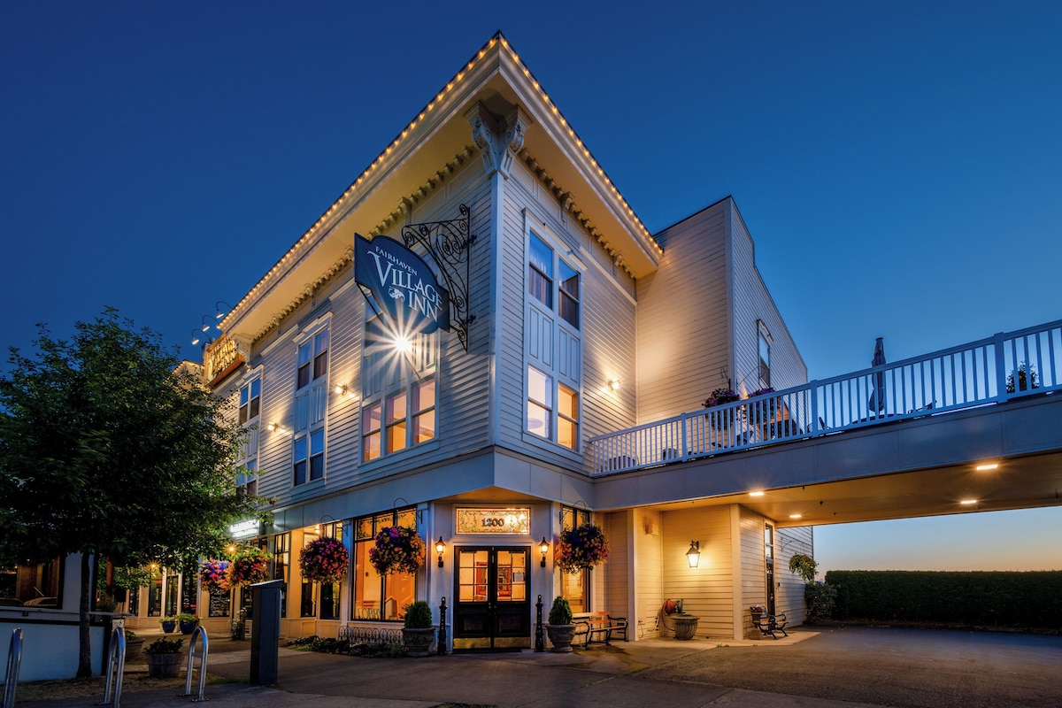 Fairhaven Village Inn - Photo 1