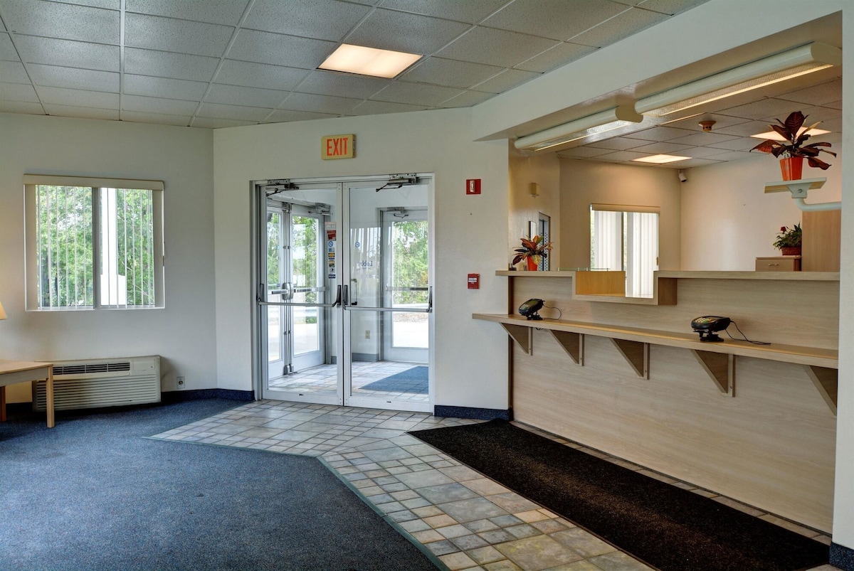 Motel 6 Warwick, RI - Providence Airport - I-95 - Photo 1