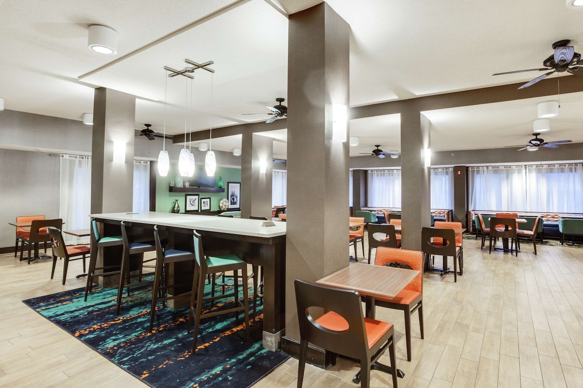 Hampton Inn Orlando International Drive/Convention Center - Photo 1