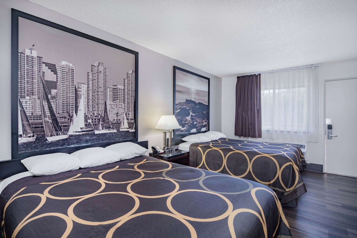 Super 8 by Wyndham San Diego Hotel Circle - Photo 1