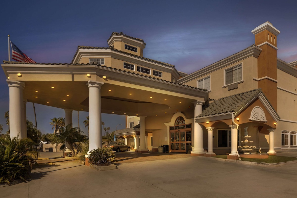 Comfort Suites Oceanside Camp Pendleton Area - Photo 1