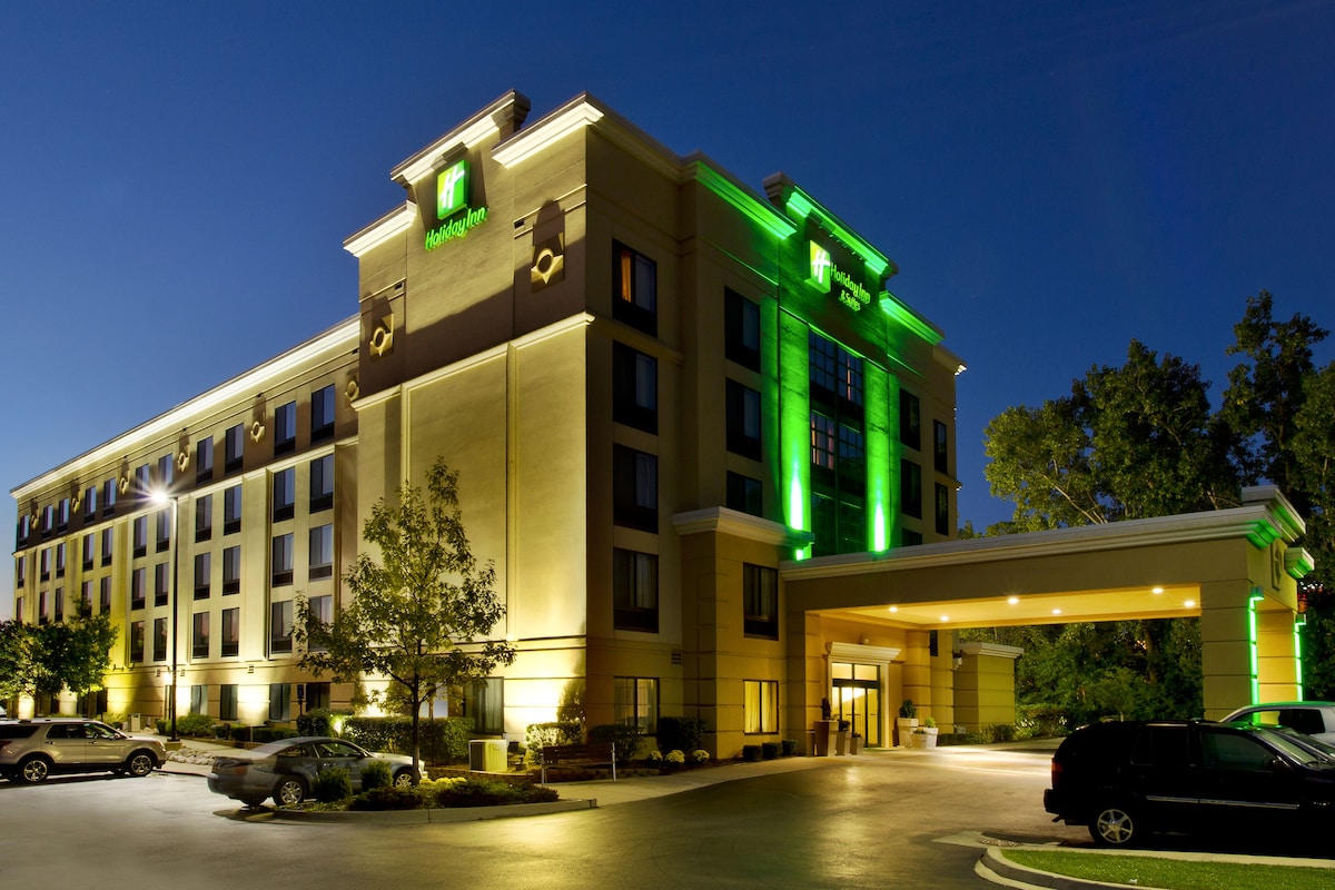 Holiday Inn & Suites Ann Arbor Univ. Michigan Area By IHG - Photo 1