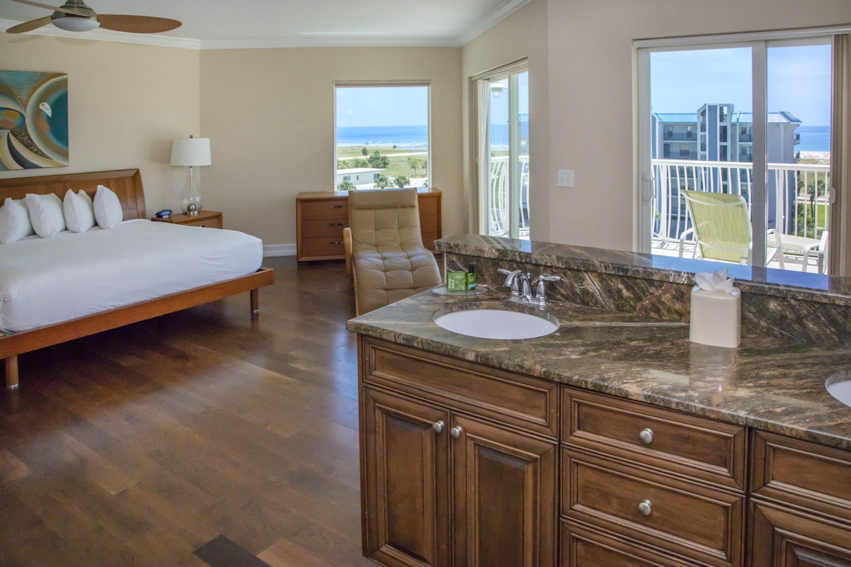 Crystal Palms Beach Resort - Photo 1