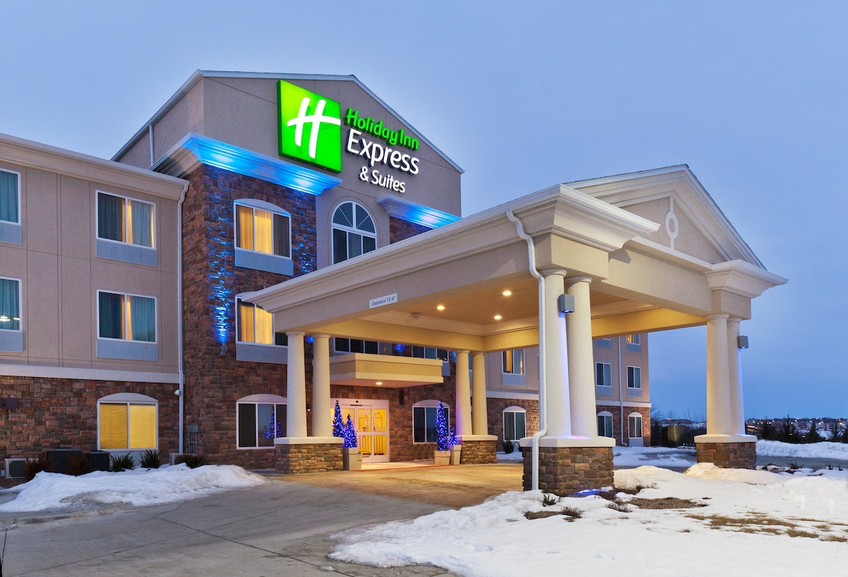Holiday Inn Express & Suites Omaha I - 80 by IHG - Photo 1