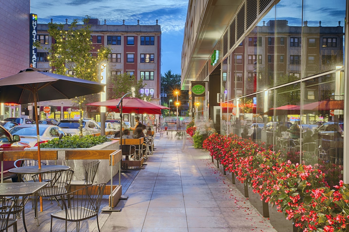 Hyatt Place Chicago-South/University Medical Center - Photo 1