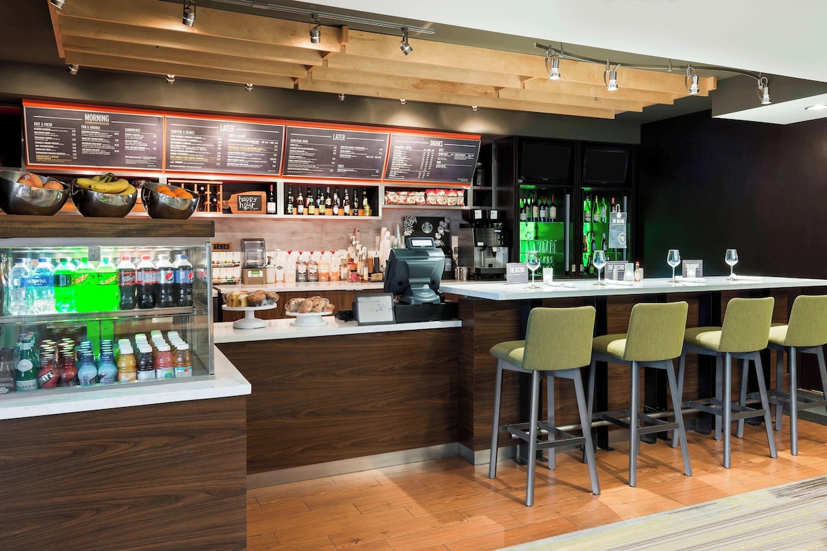 Courtyard by Marriott Sarasota Bradenton Airport - Photo 1