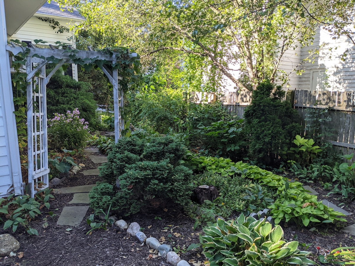 Luckystone Inn - Photo 1