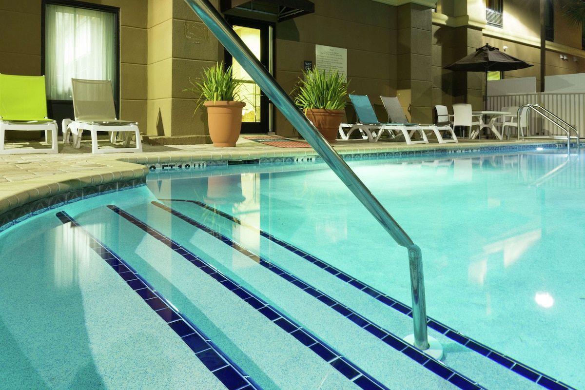 Hampton Inn & Suites Jacksonville-Airport - Photo 1