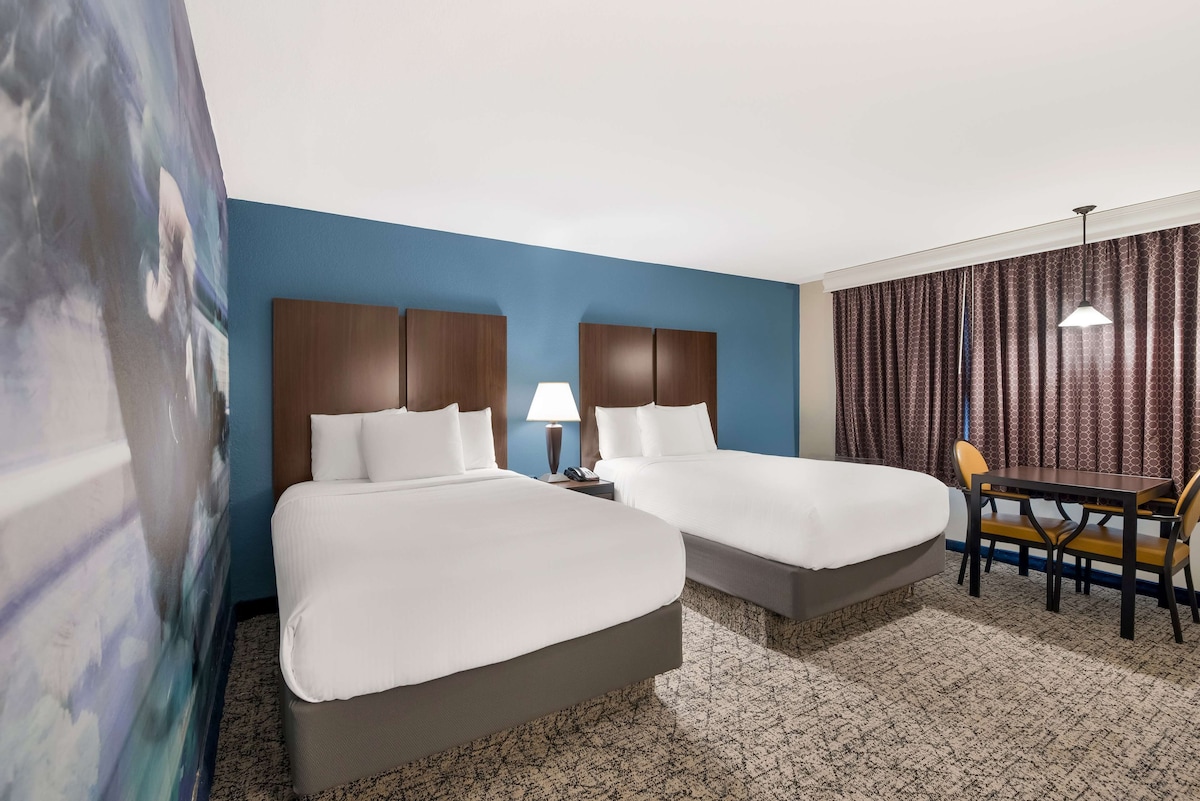 Best Western Winners Circle - Photo 1