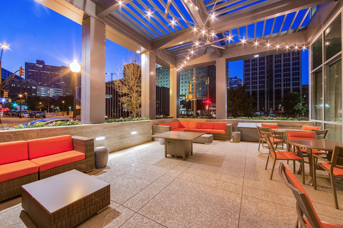 Hampton Inn & Suites Fort Worth Downtown - Photo 1