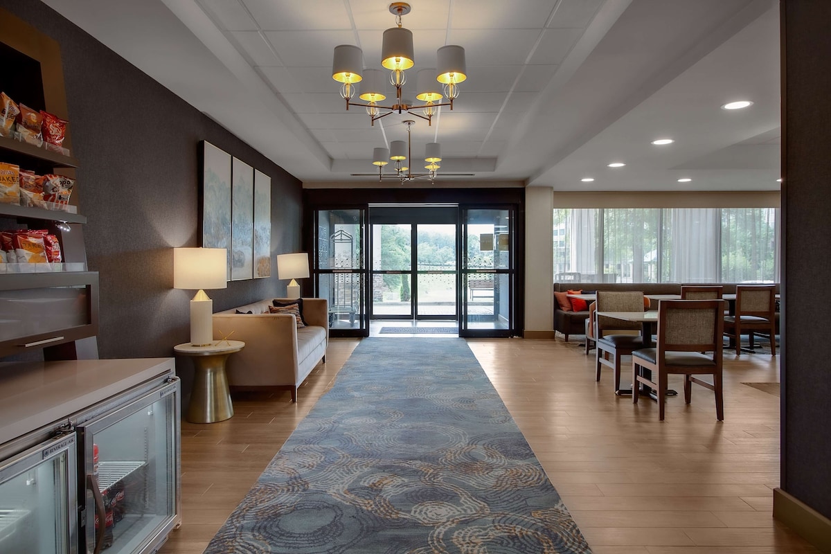 Hampton Inn Birmingham-Colonnade 280 - Photo 1