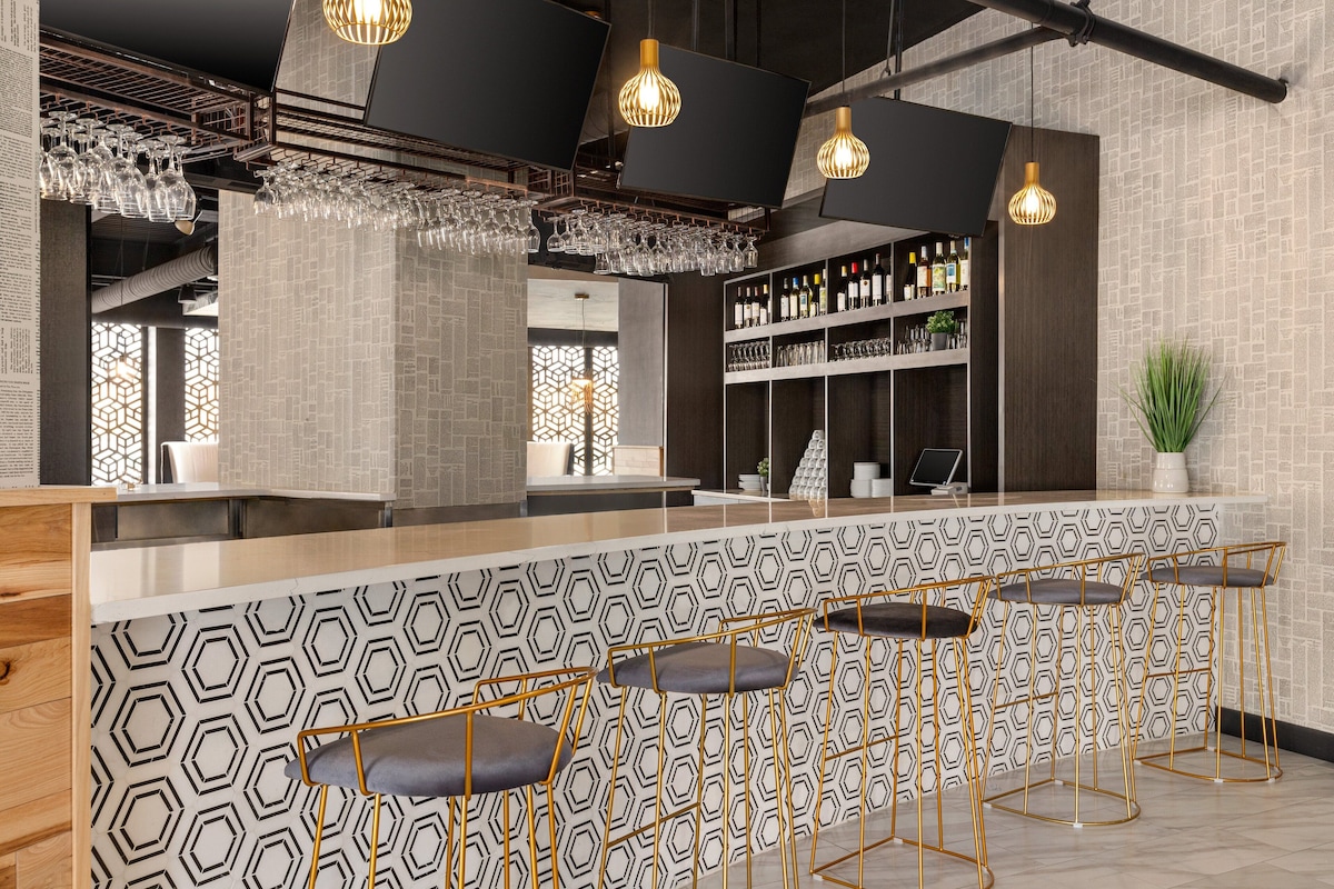 Holiday Inn Philadelphia Arpt-Stadium Area by IHG - Photo 1