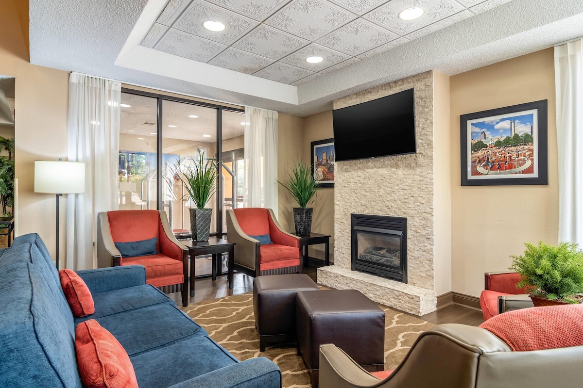 Comfort Inn & Suites Atlanta/Smyrna - Photo 1