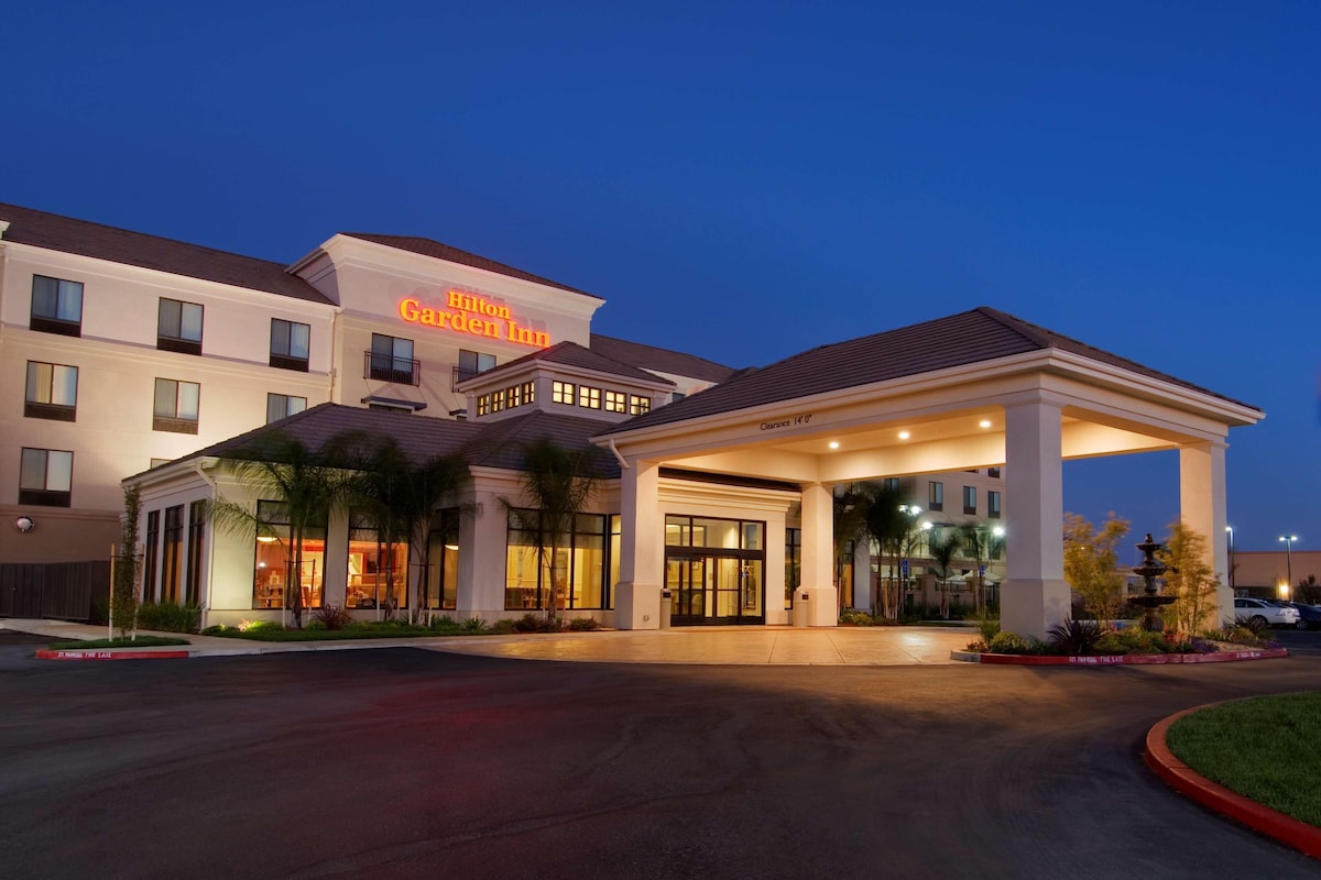 Hilton Garden Inn Sacramento Elk Grove - Photo 1