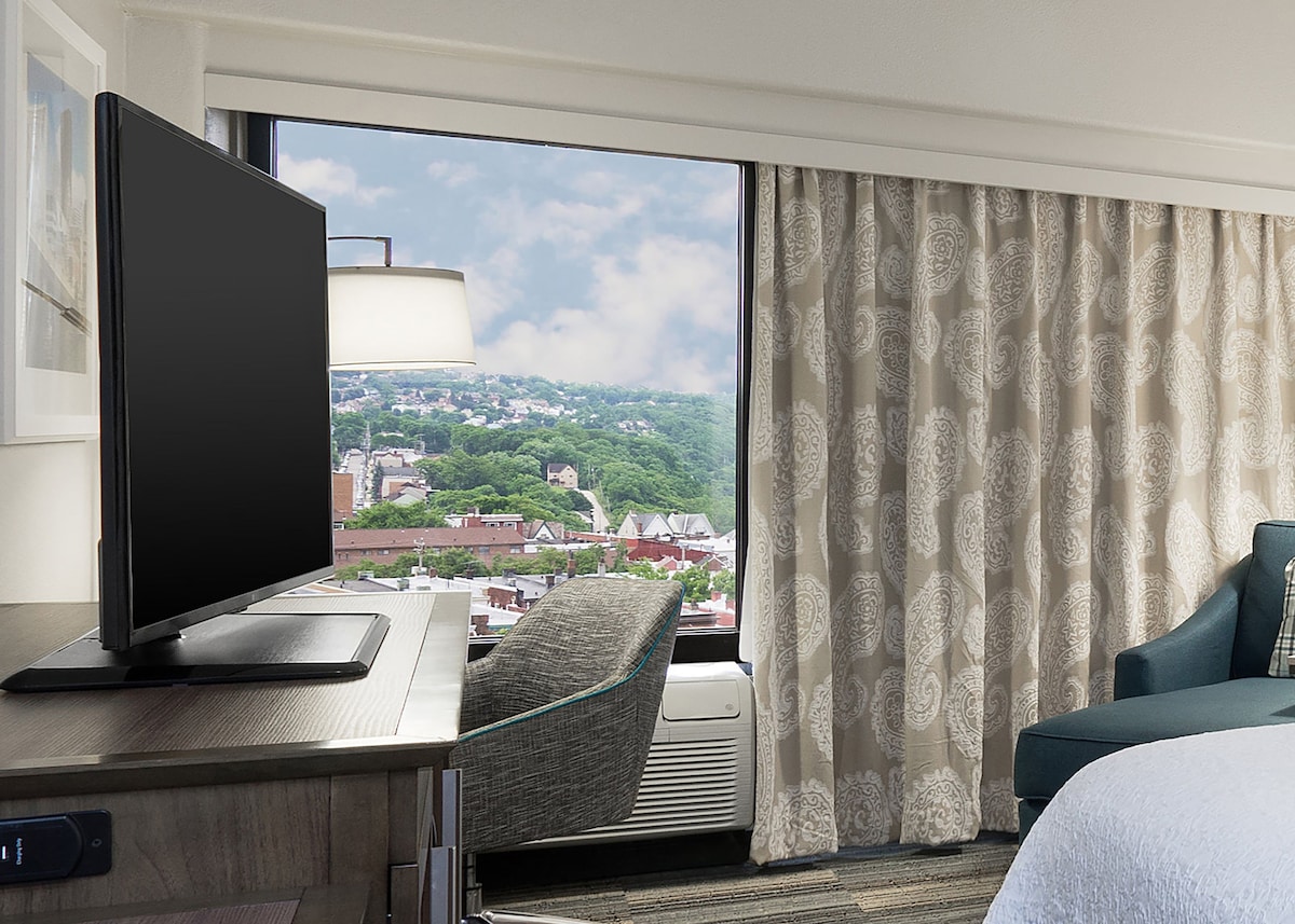 Hampton Inn Pittsburgh University/Medical Center - Photo 1