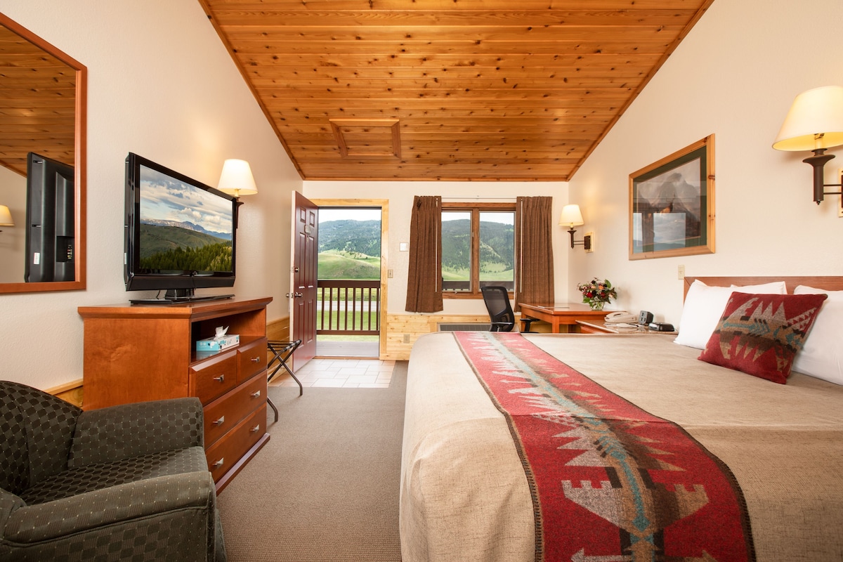 Flat Creek Inn - Photo 1