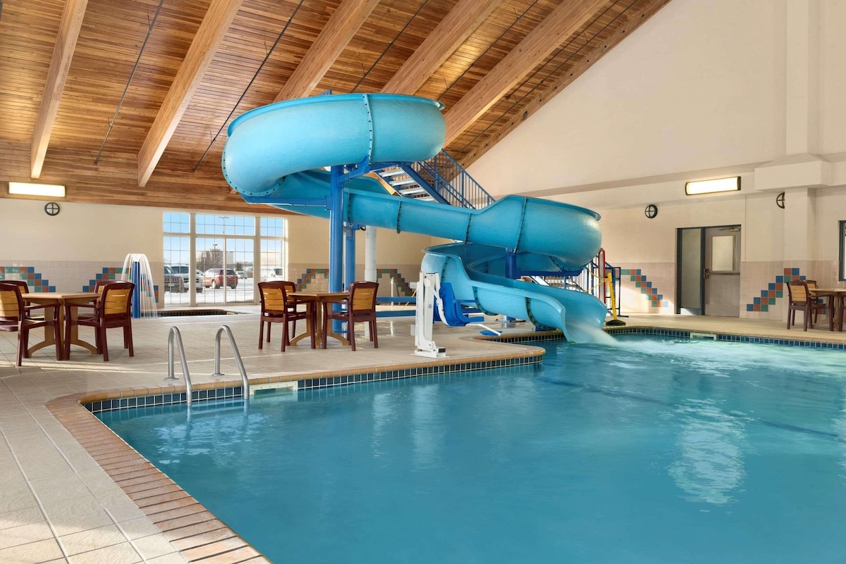 Country Inn & Suites by Radisson, Duluth North, MN - Photo 1