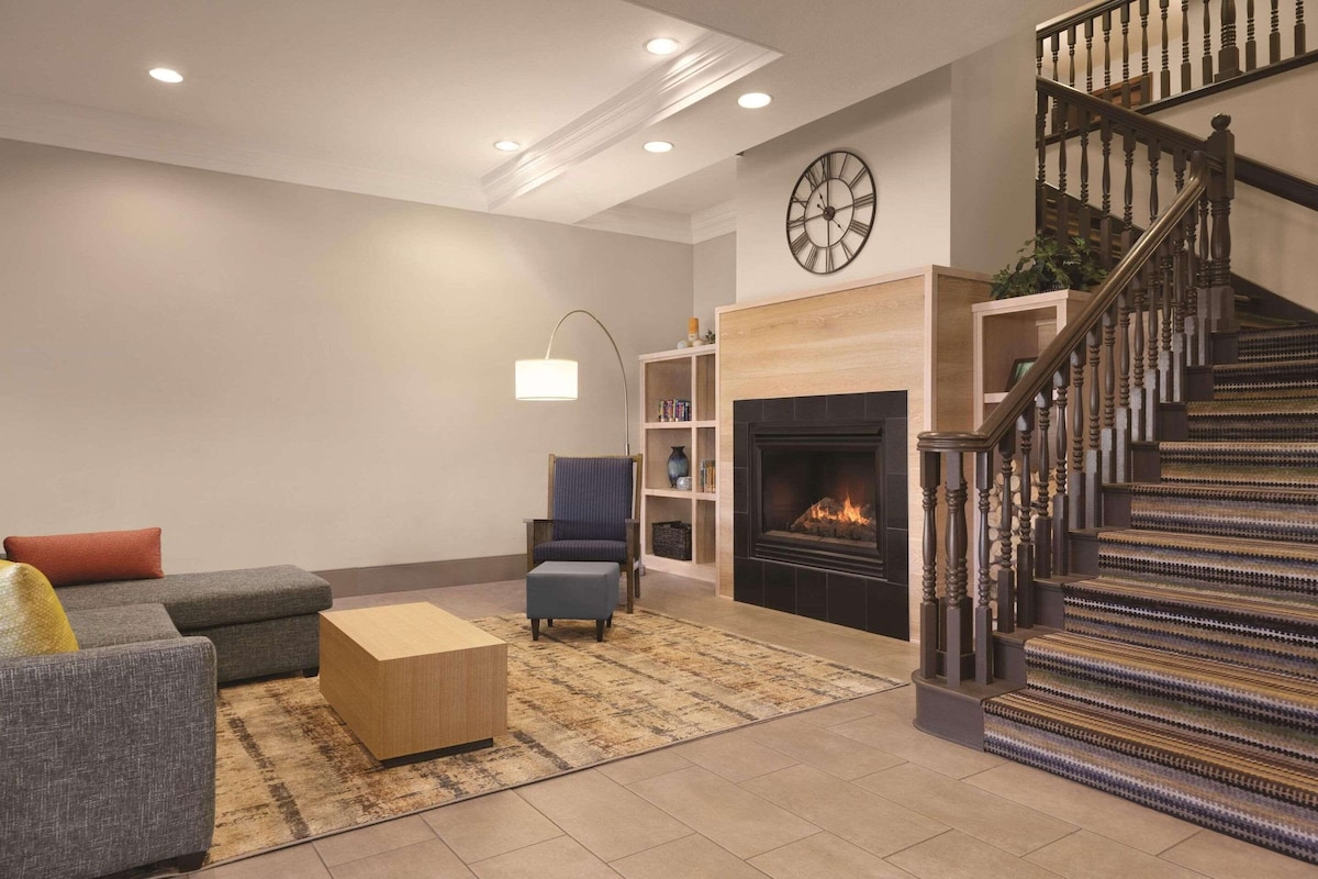 Country Inn & Suites by Radisson, Billings, MT - Photo 1