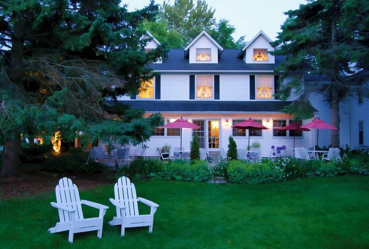 Eagle Harbor Inn - Photo 1
