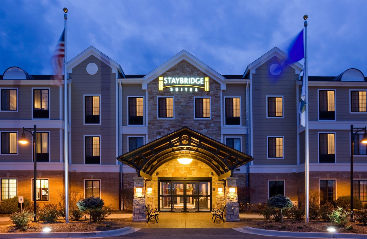 Staybridge Suites Milwaukee West-Oconomowoc by IHG - Photo 1