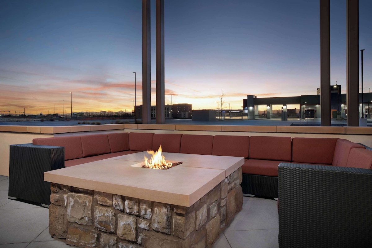 Hilton Garden Inn Denver Airport Tower Road - Photo 1