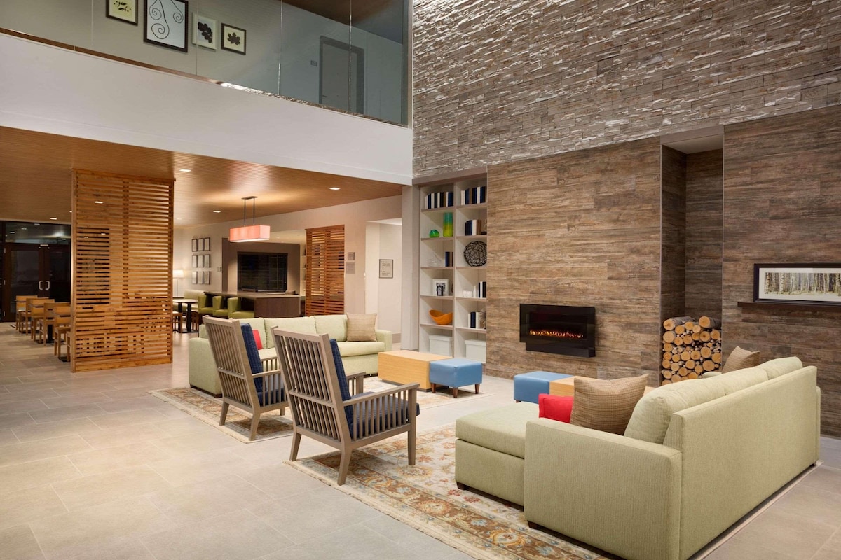 Country Inn & Suites by Radisson Asheville River Arts District - Photo 1