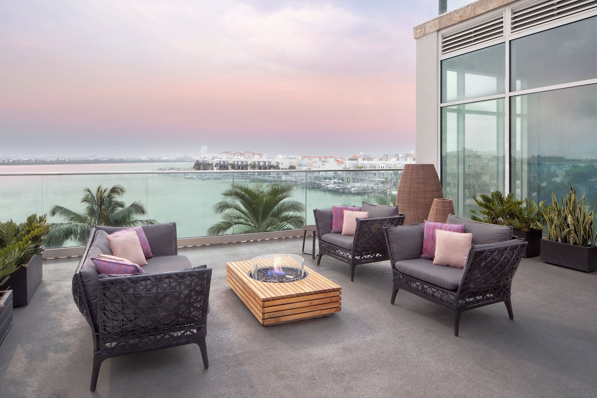 SpringHill Suites by Marriott Clearwater Beach - Photo 1