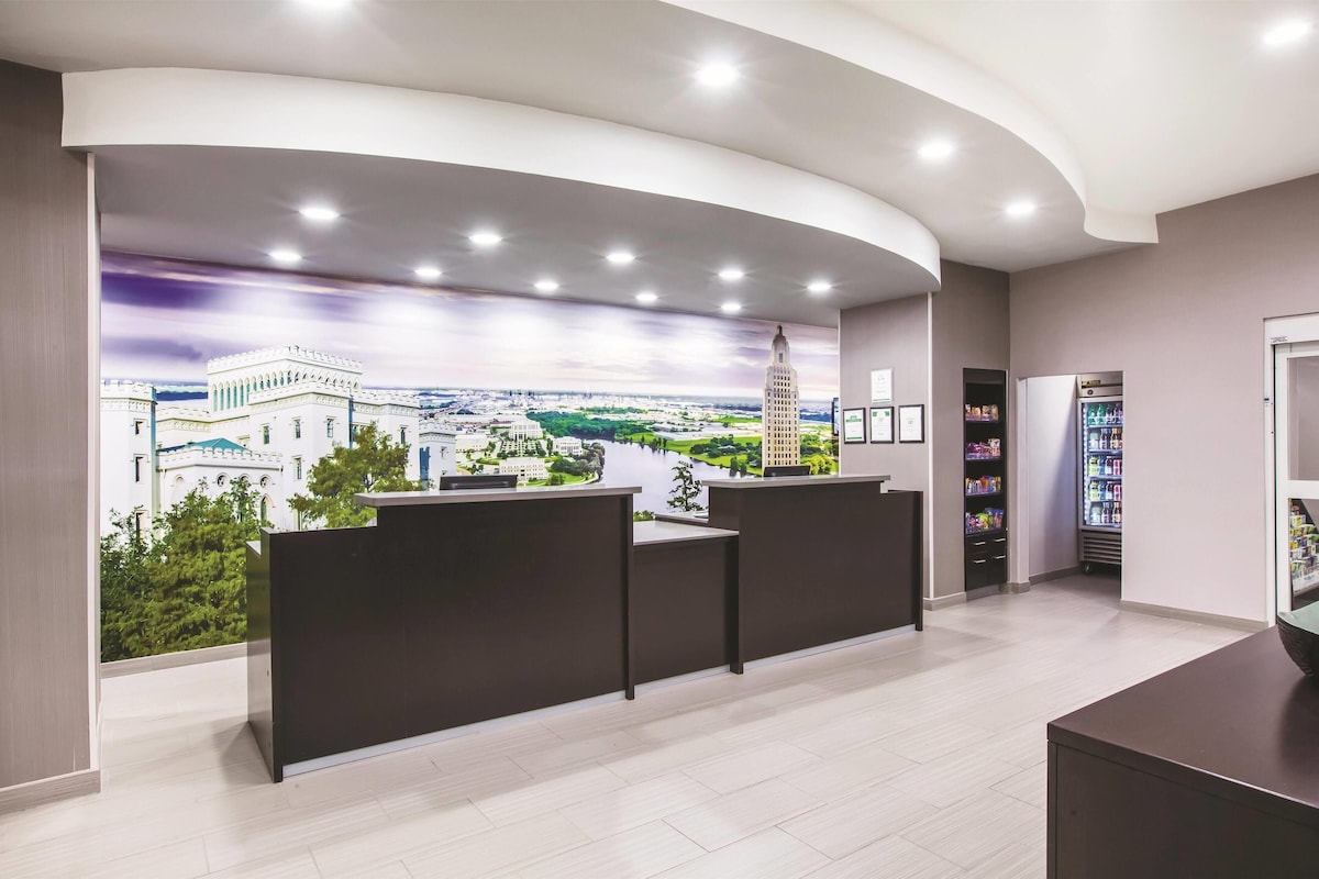 La Quinta Inn & Suites by Wyndham Baton Rouge Denham Springs - Photo 1