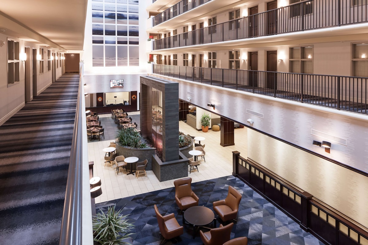 Embassy Suites By Hilton Tampa Brandon - Photo 1