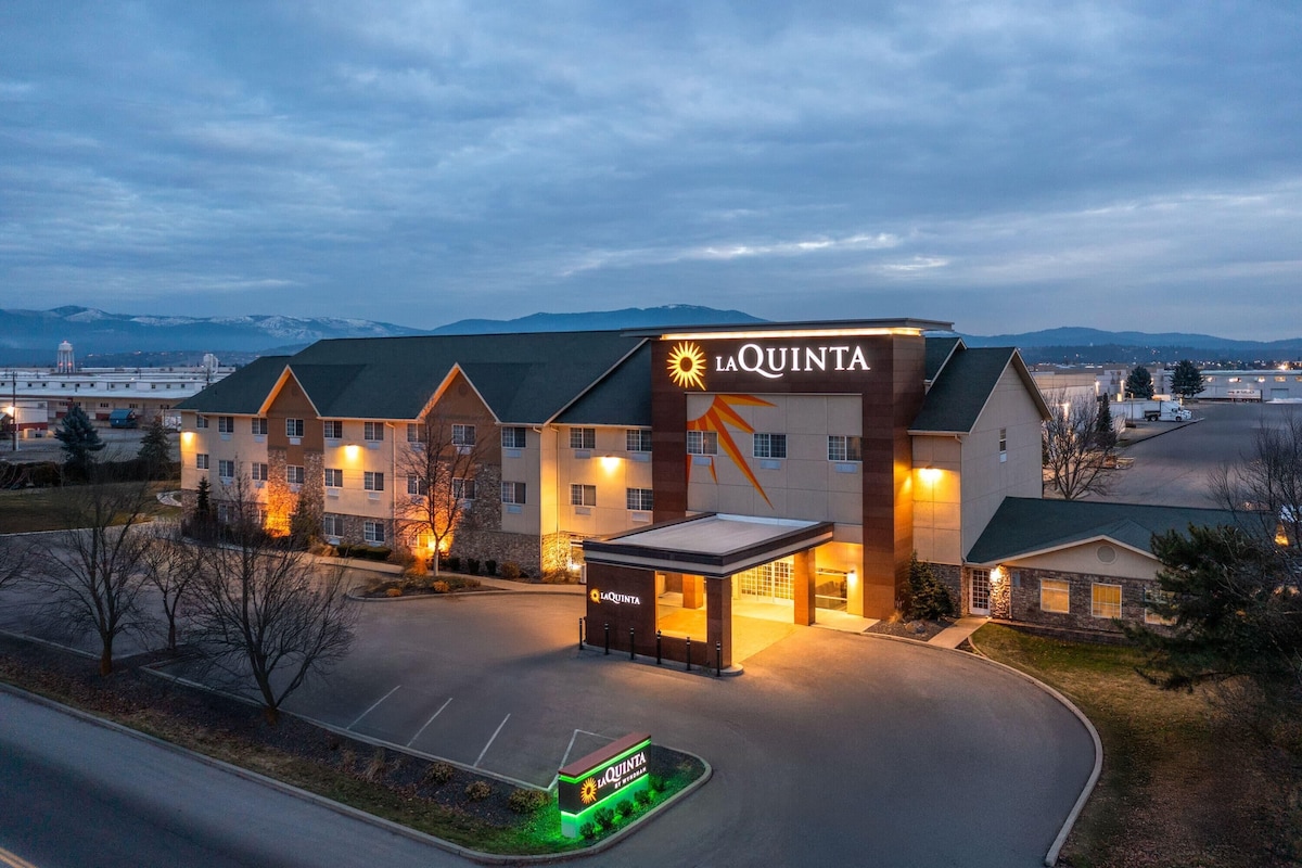 La Quinta Inn & Suites by Wyndham Spokane Valley - Photo 1