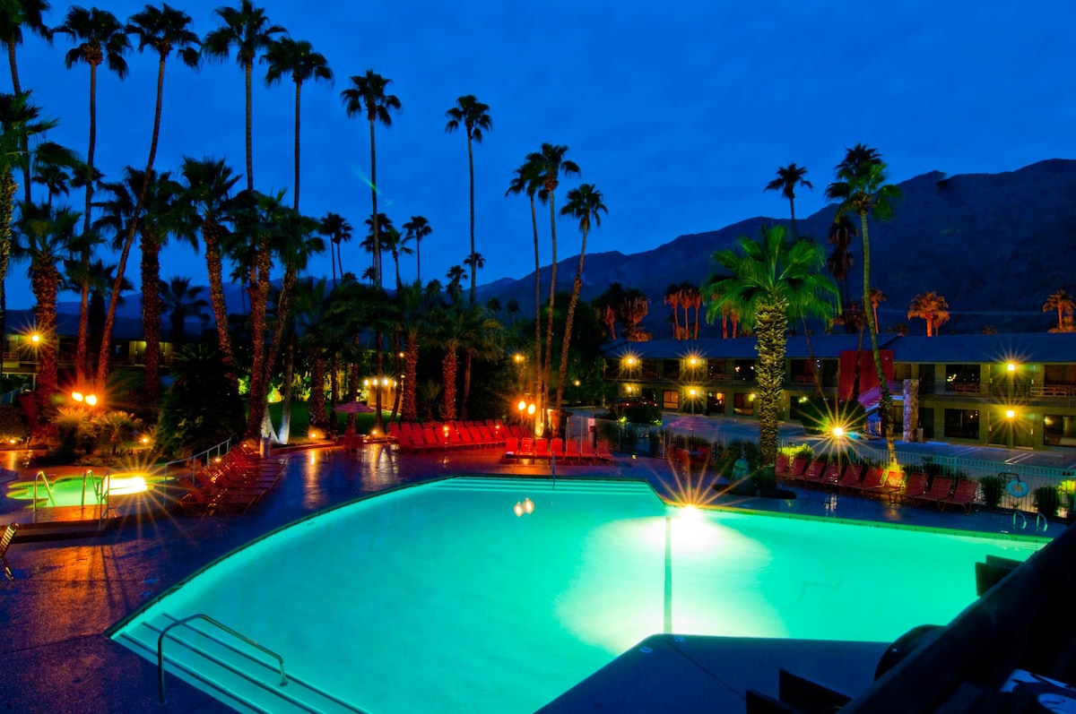 Caliente Tropics Resort - Photo 1