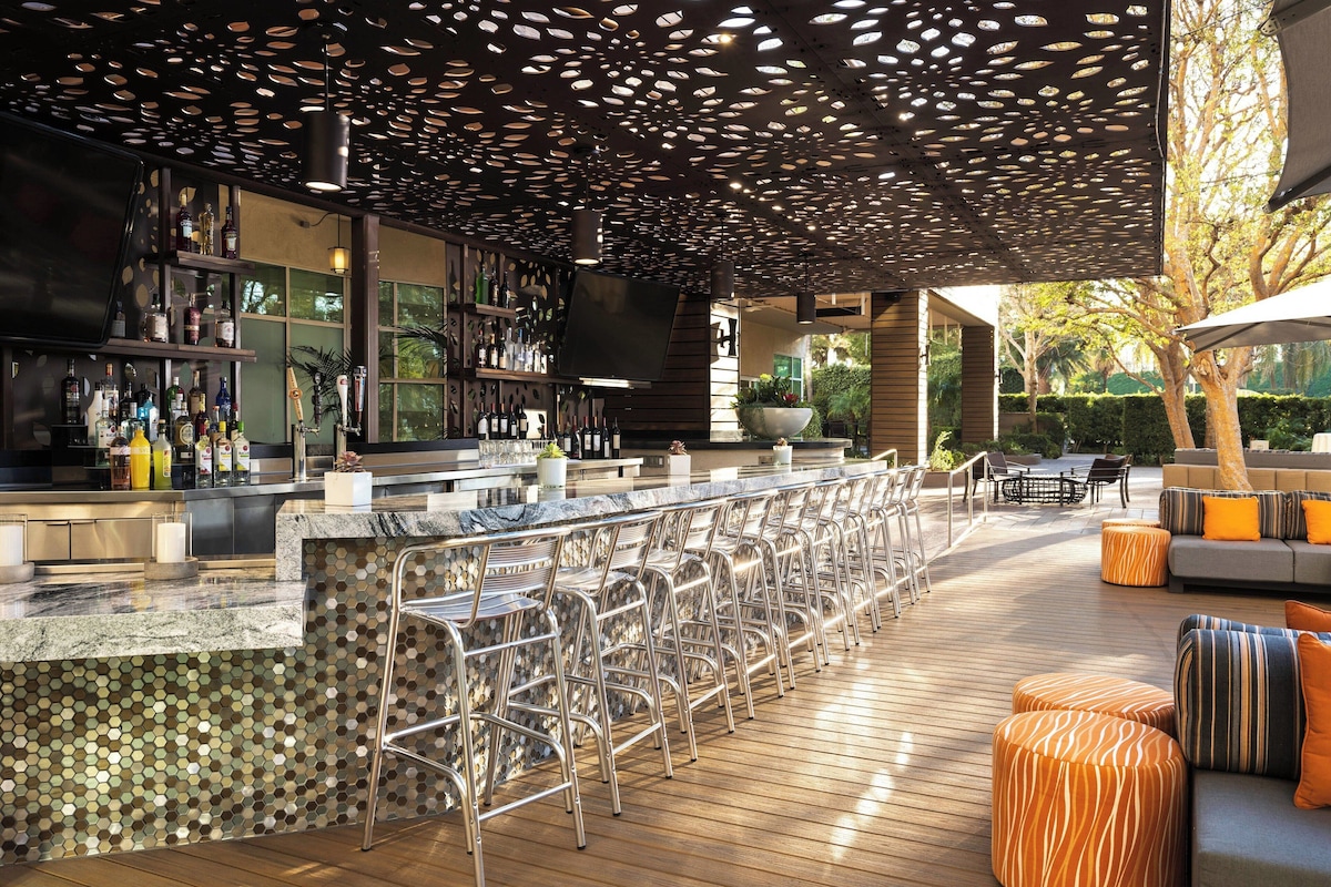 Warner Center Marriott Woodland Hills - Photo 1