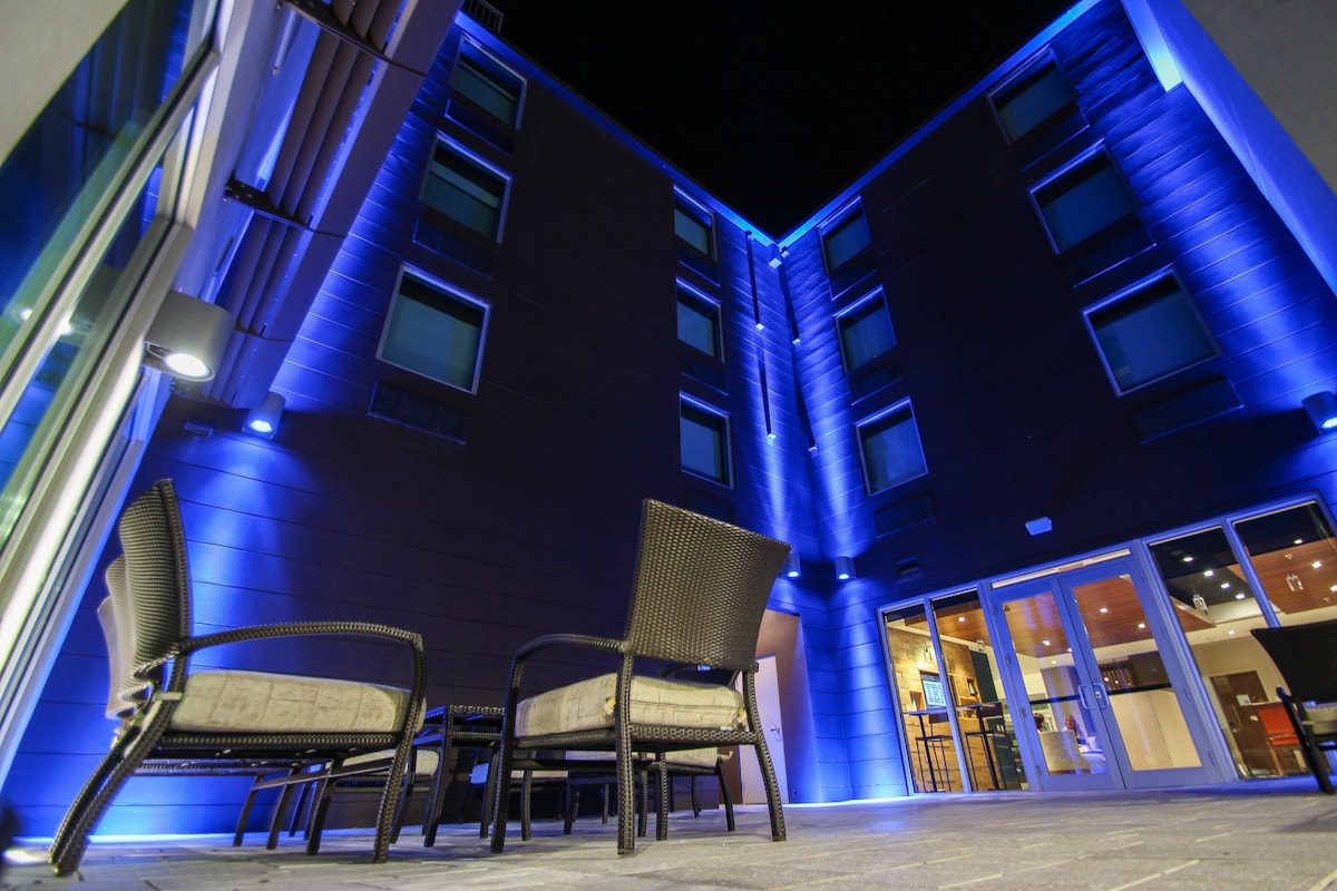 Holiday Inn Express & Suites Miami Airport East by IHG - Photo 1