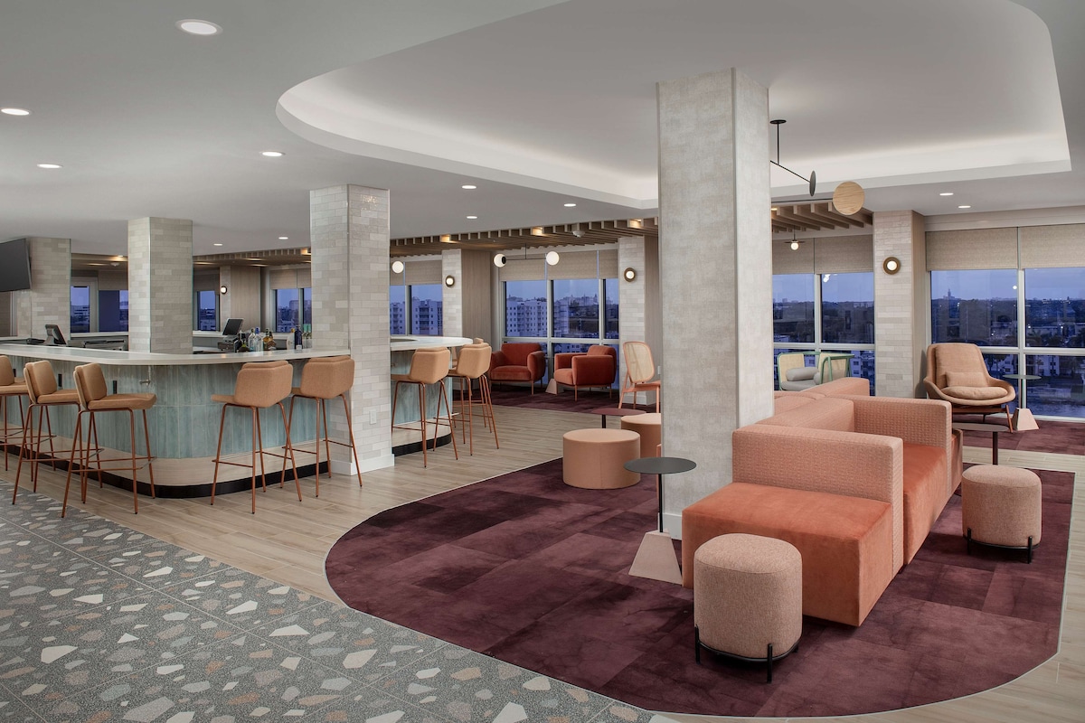 Home2 Suites by Hilton Miami Airport South Blue Lagoon - Photo 1