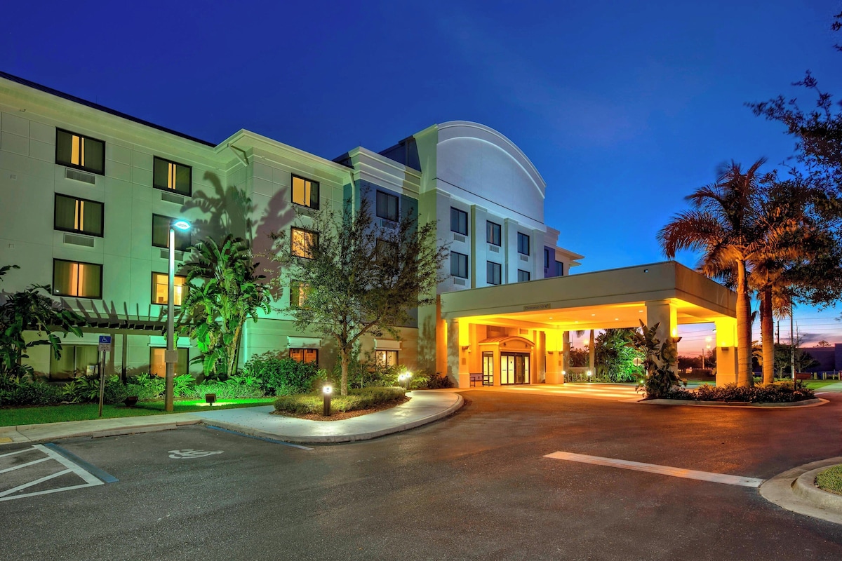 SpringHill Suites by Marriott Naples - Photo 1