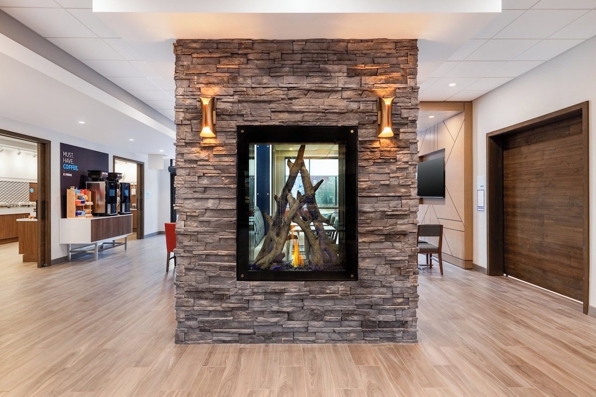 Holiday Inn Express & Suites Steamboat Springs, By IHG - Photo 1