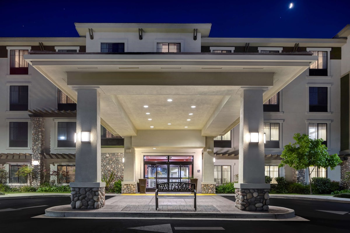 Hampton Inn & Suites San Luis Obispo - Photo 1