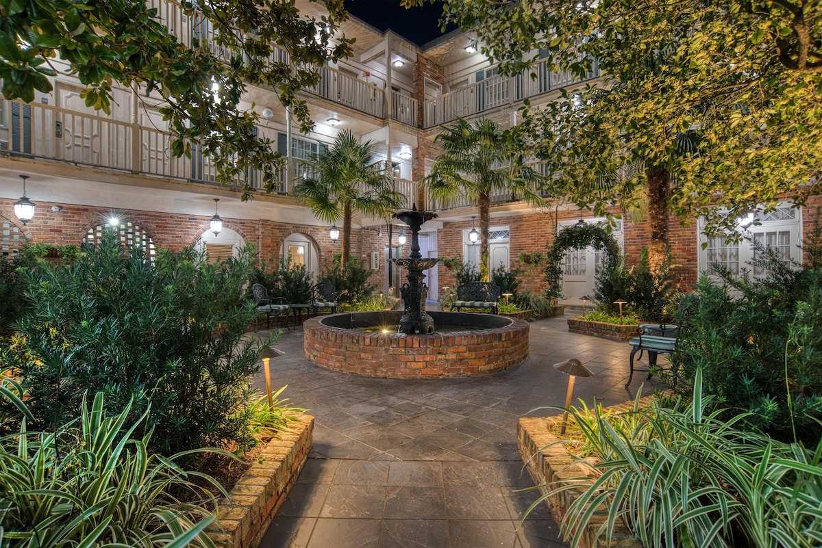 Best Western Plus French Quarter Courtyard Hotel - Photo 1